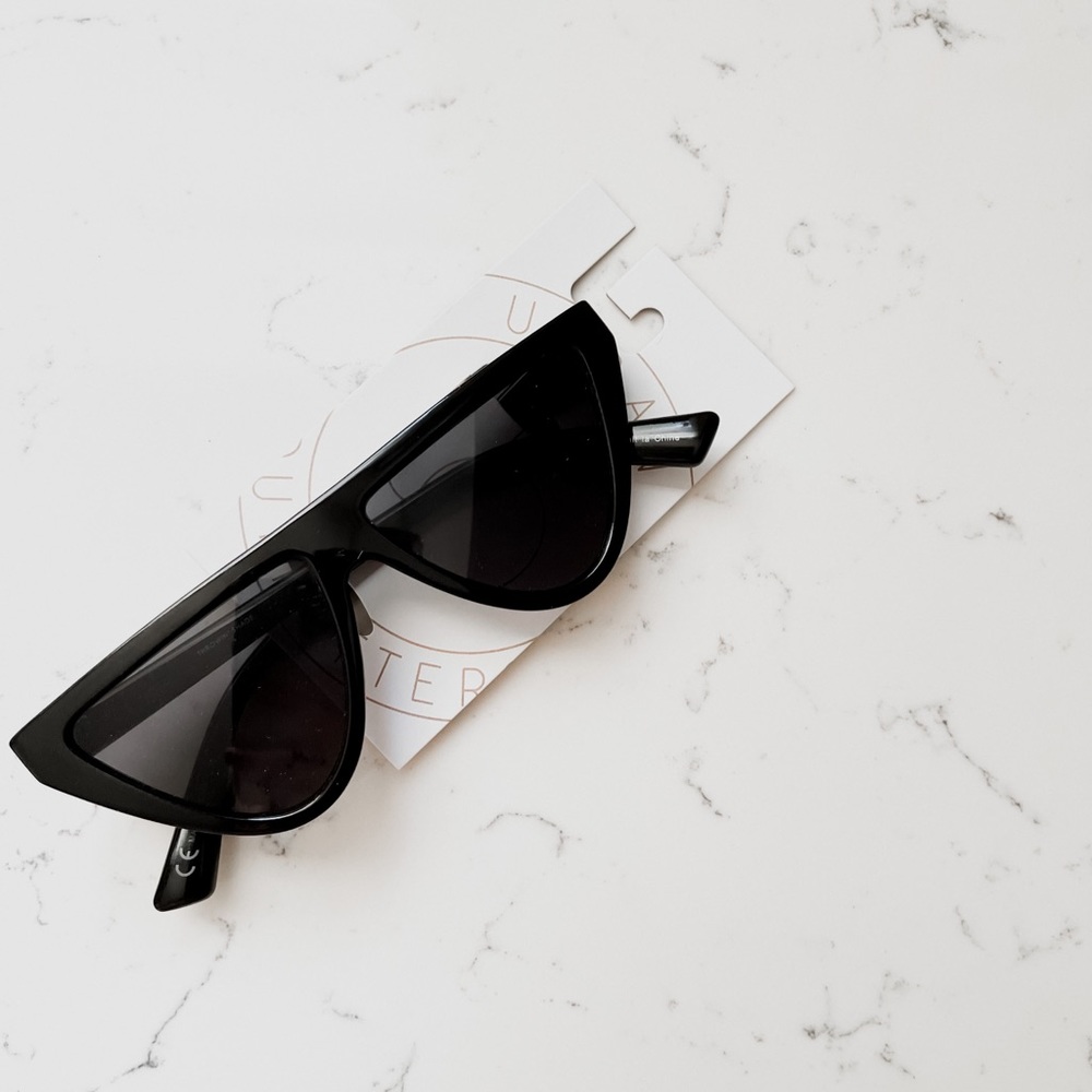 URBAN OUTFITTERS Women sunglasses